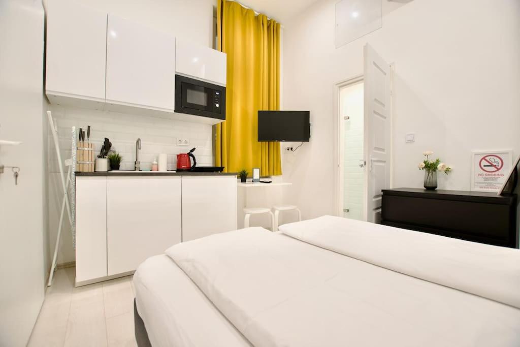 Standard Apartment By Hi5-St. King Mini Studio Будапеща Екстериор снимка