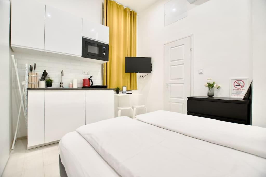 Standard Apartment By Hi5-St. King Mini Studio Будапеща Екстериор снимка